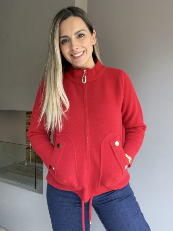 CHAQUETA CLÁSICA CIERRE ROJO