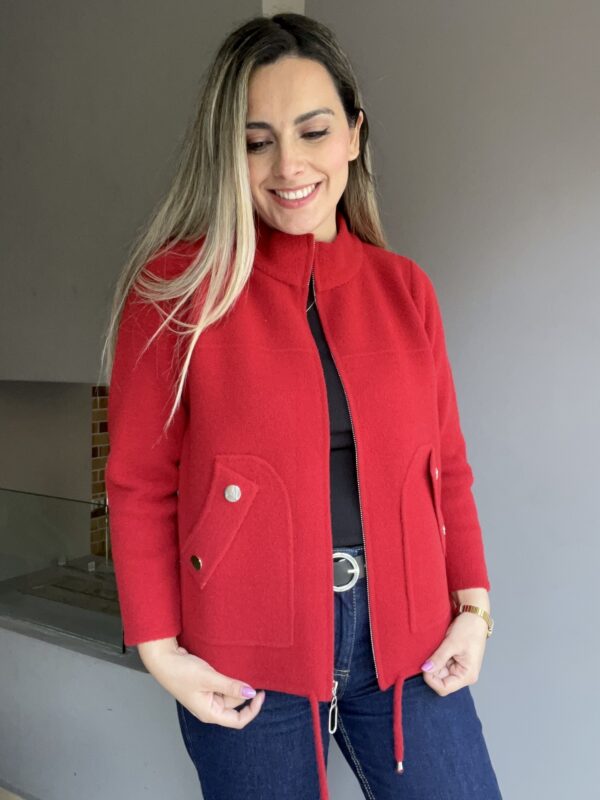 CHAQUETA CLÁSICA CIERRE ROJO - Imagen 3