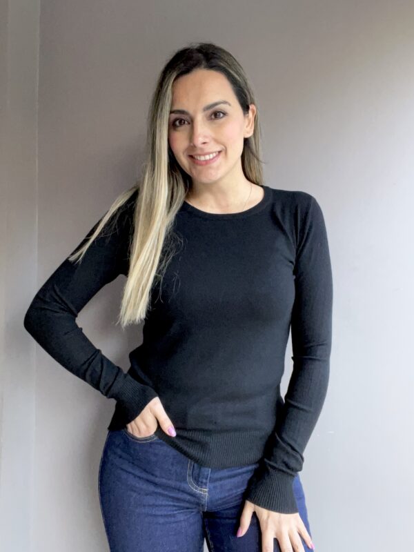 SUETER DE PUNTO FINO NEGRO