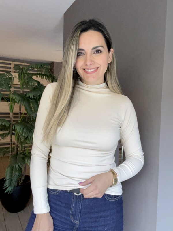 CAMISETA CUELLO MEDIO BEIGE