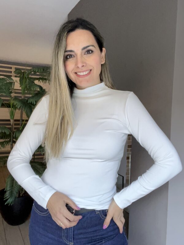 CAMISETA CUELLO MEDIO BLANCO