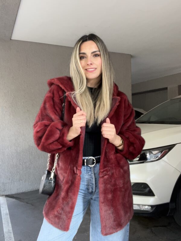 ABRIGO EFECTO PIEL BURDEO