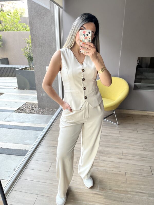 CONJUNTO SASTRERO ARENA L - PANTALON + GILLETTE