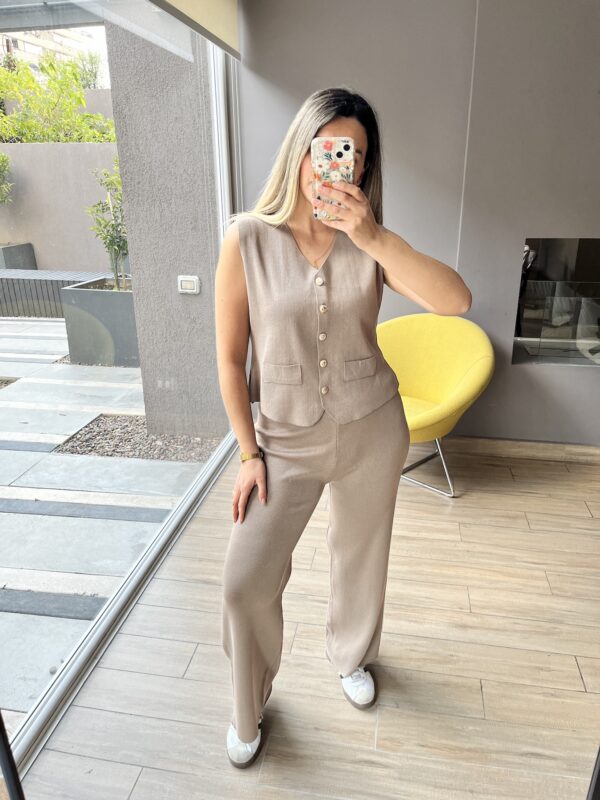 CONJUNTO HILO TAUPE PANTALÓN + GILLETTE