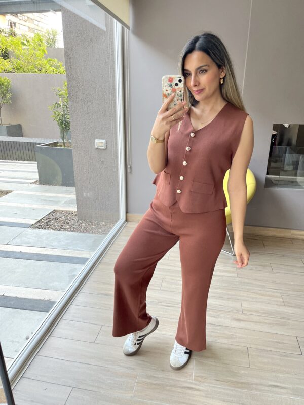 CONJUNTO HILO CAFE PANTALÓN + GILLETTE