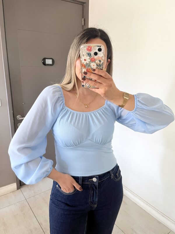 BLUSA ESTILO ROMÁNTICO CELESTE - Imagen 2