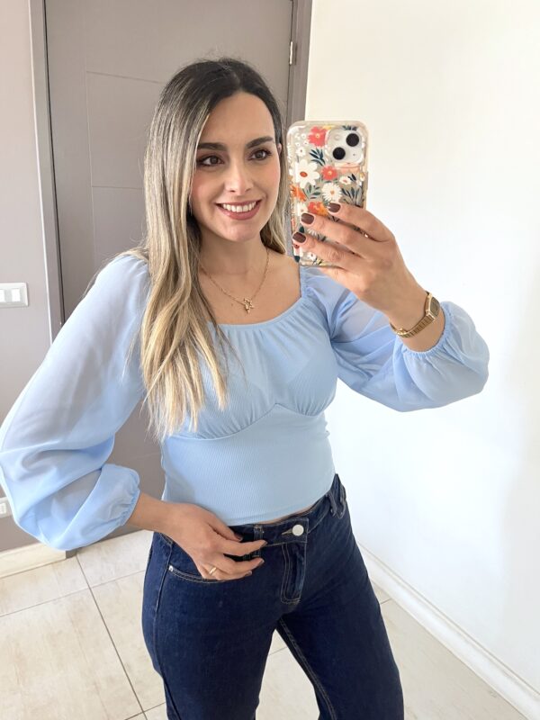 BLUSA ESTILO ROMÁNTICO CELESTE