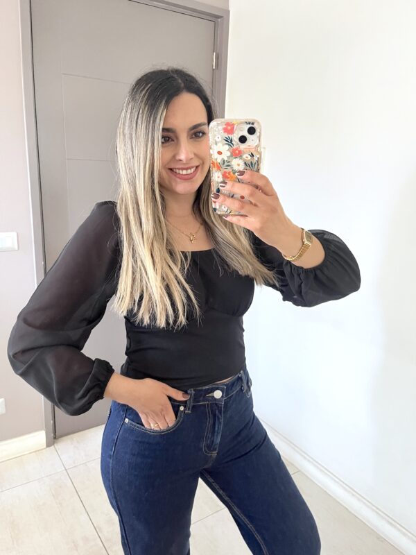 BLUSA ESTILO ROMÁNTICO NEGRO