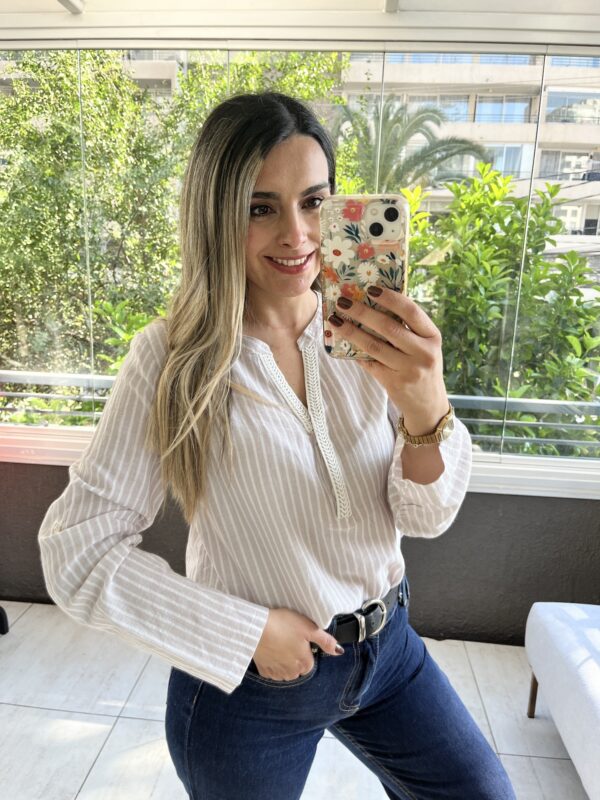BLUSA RAYADA CUELLO MAO BEIGE