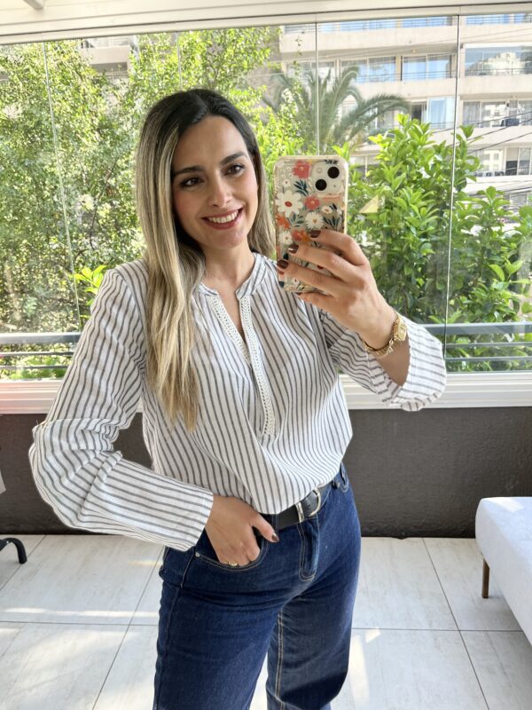 BLUSA RAYADA CUELLO MAO GRIS